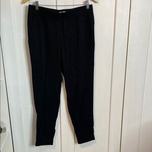 Wilfred Aritzia | Classic Black womens joggers - small